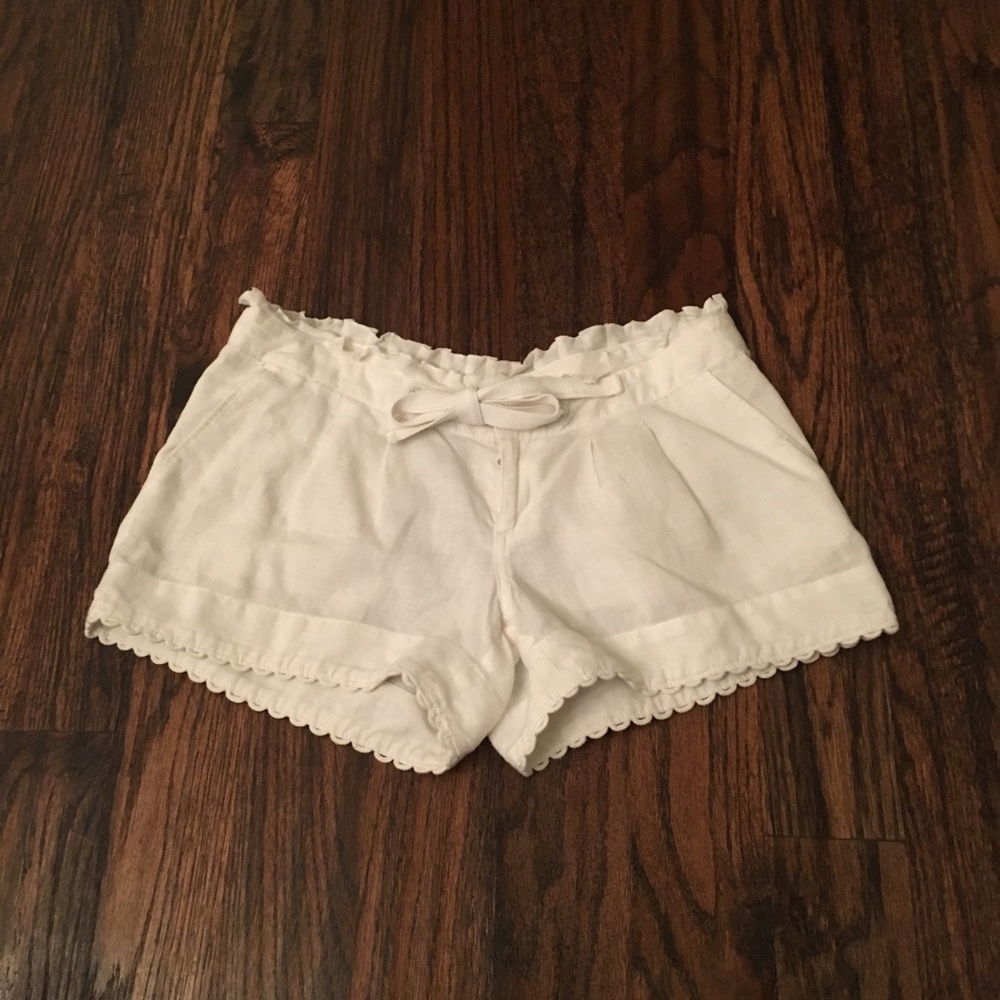 Juicy couture white linen shorts ruffle scallop